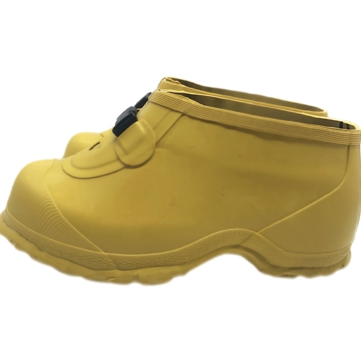 Waterproof insulating boots for winter